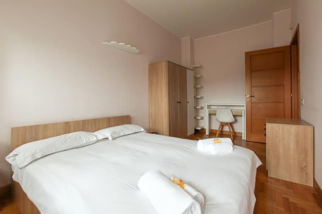 Fieramilano 3Br Apartment Bagian luar foto