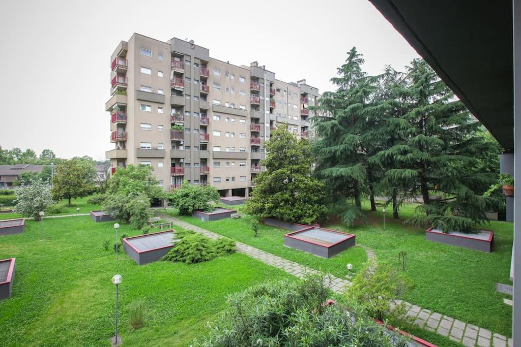 Fieramilano 3Br Apartment Bagian luar foto